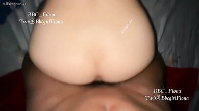 《极品硬核媚黑》大一04年极品崇黑讨黑BBC【Fiona】最新VIP福利，白皙美鲍骚婊被粗黑大肉棒一顶到底各种啪啪 (2)