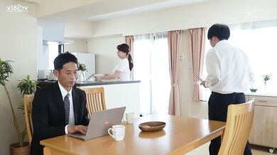 【中文字幕】「义母さんが、オトナの接吻を教えてあげる…。」 初心な夫の连れ子の唇と童贞を夺う豊満义母